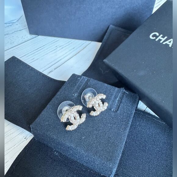 CHANEL Iconic CC Gold Earrings - Picture 6 of 8